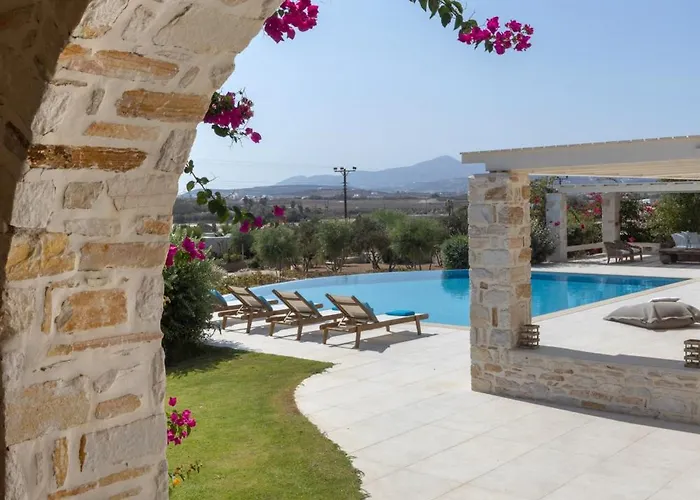 Caelia * Santa Maria (Paros)